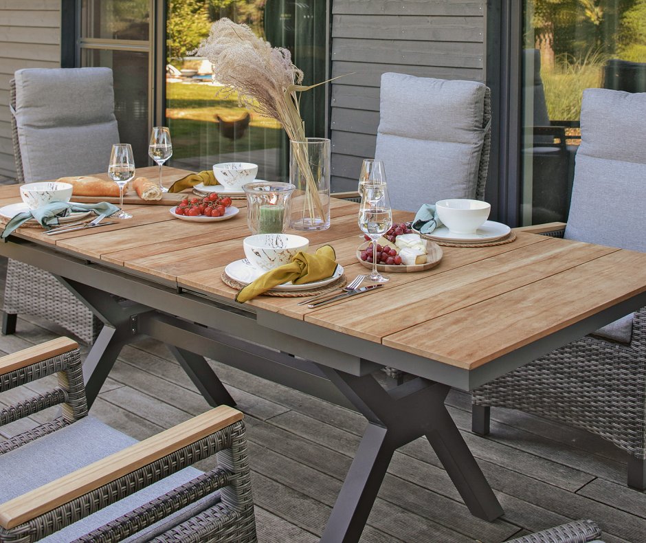 Gartentisch mit Ausziehfunktion und Relax Gartenstühle