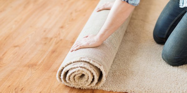 Teppich ausrollen