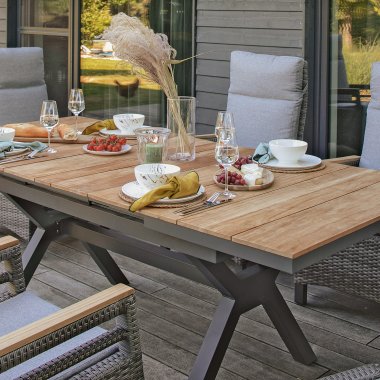Gartentisch mit Ausziehfunktion und Relax Gartenstühle