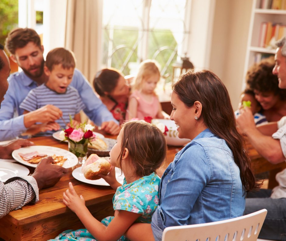 Großer Esstisch für die ganze Familie