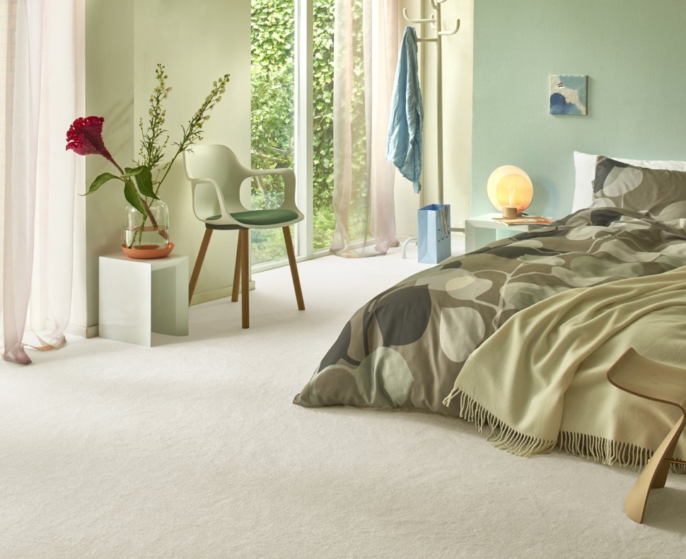 Heller Teppichboden im Schlafzimmer