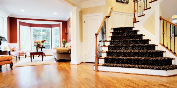 Wohnraum mit Treppe