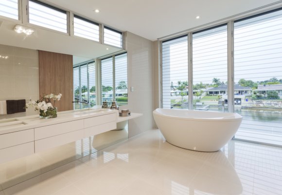 Badezimmer mit Badewanne