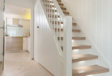Treppe mit Stufenbeleuchtung