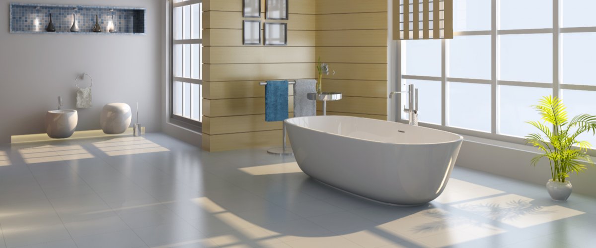 Badezimmer mit freistehender Badewanne