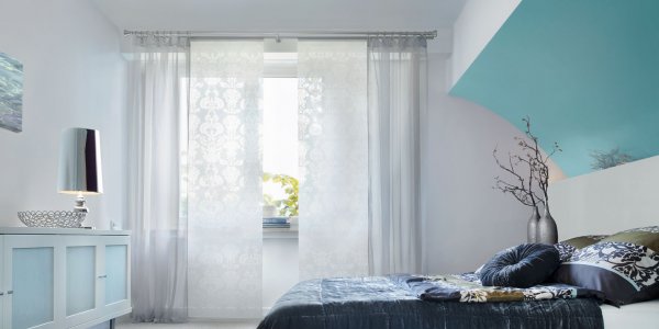 Flächenvorhänge im Schlafzimmer